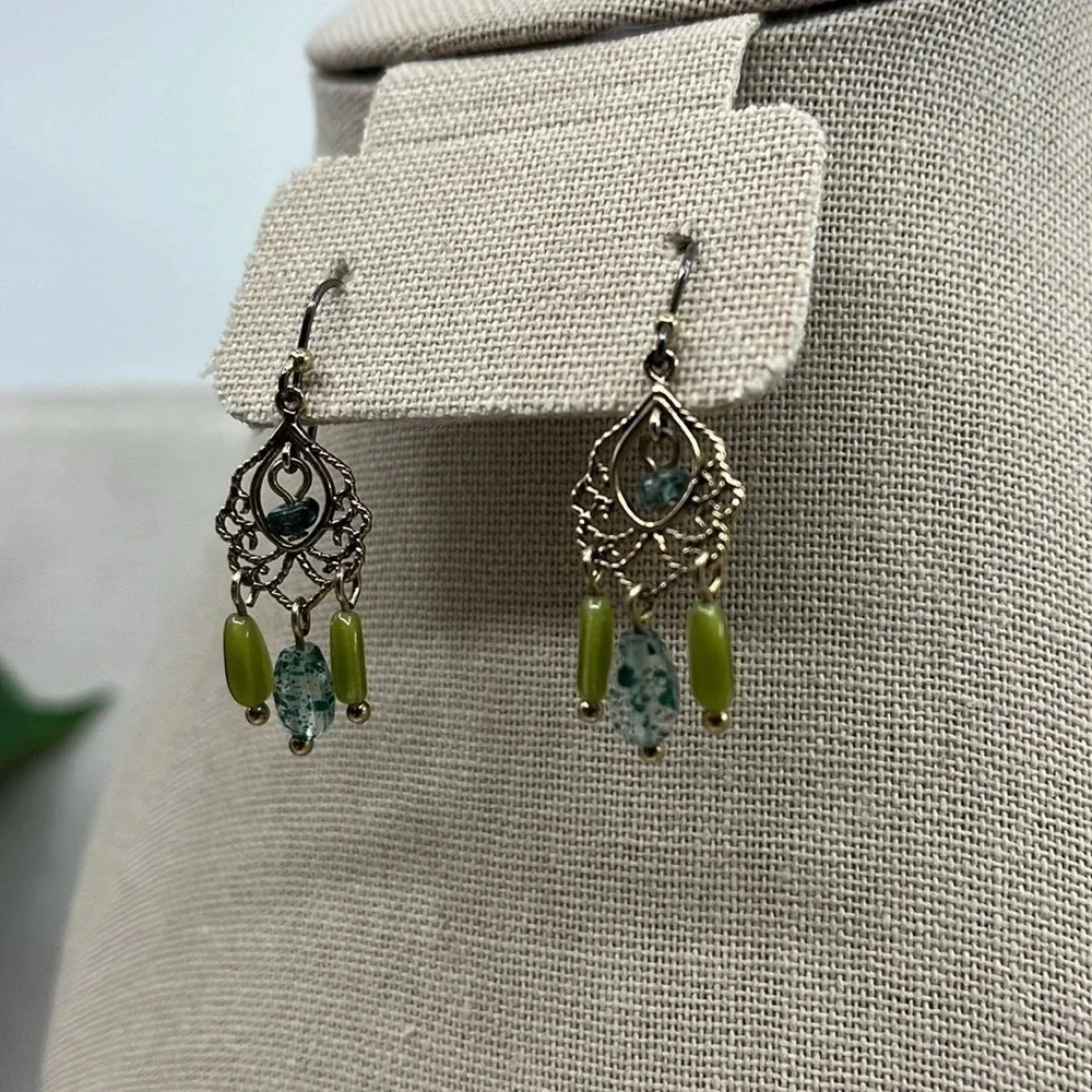 Liz Claiborne Vintage 1990s Gold Filigree Chandelier Drop Earrings Green Beads - Picture 5 of 8